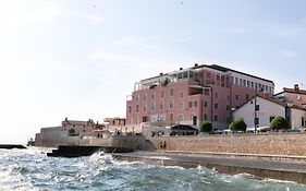 Rotonda Inn Novigrad
